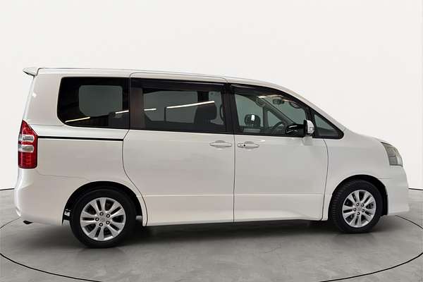 2013 Toyota Noah SI Welcab