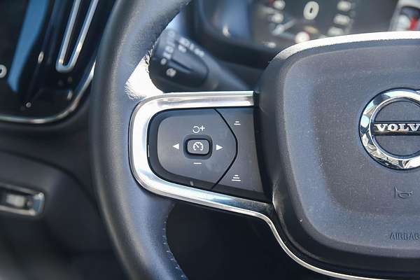 2018 Volvo XC40 T4 Momentum