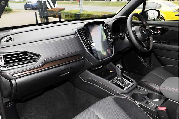 2025 Subaru Forester Hybrid Touring S6