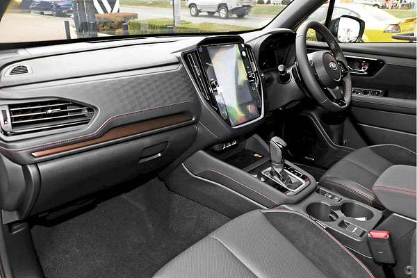 2025 Subaru Forester Hybrid Touring S6