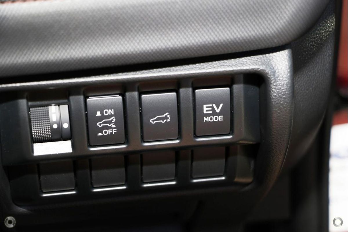 2025 Subaru Forester Hybrid Touring S6