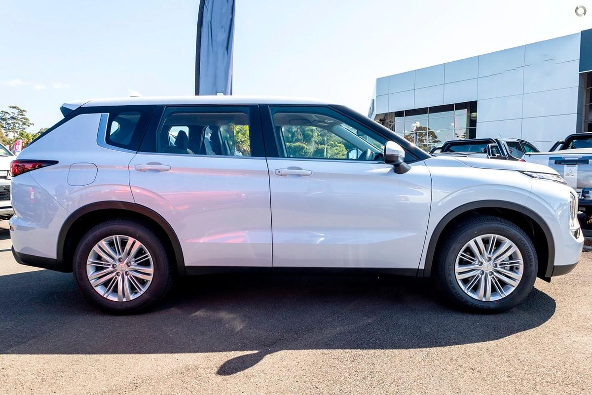 2025 Mitsubishi Outlander ES ZM