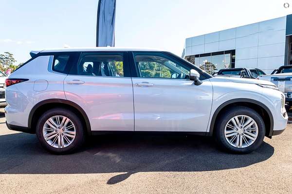 2025 Mitsubishi Outlander ES ZM