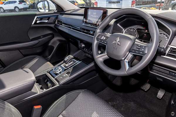 2025 Mitsubishi Outlander ES ZM