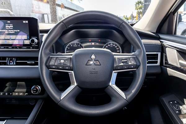 2025 Mitsubishi Outlander ES ZM