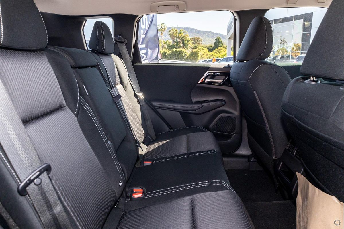 2025 Mitsubishi Outlander ES ZM