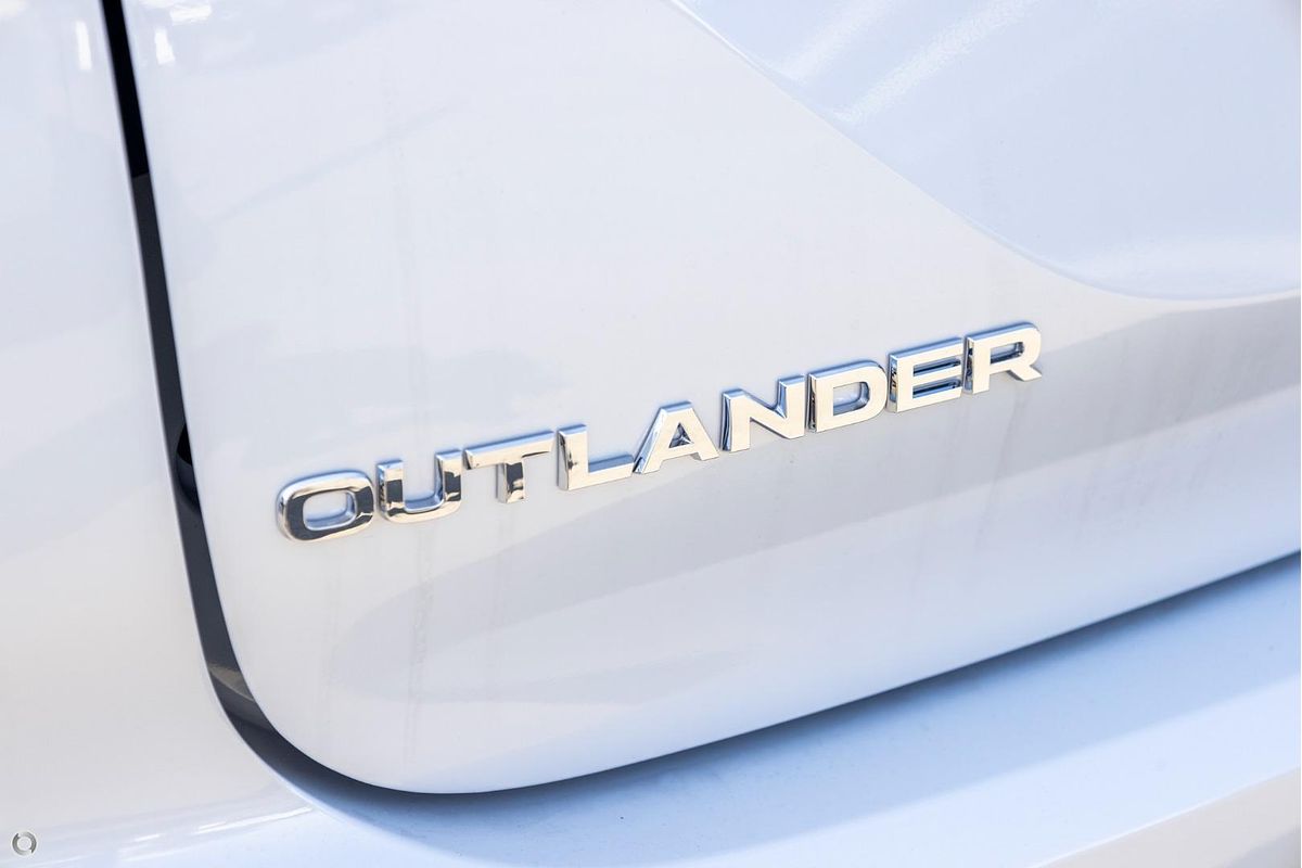 2025 Mitsubishi Outlander ES ZM