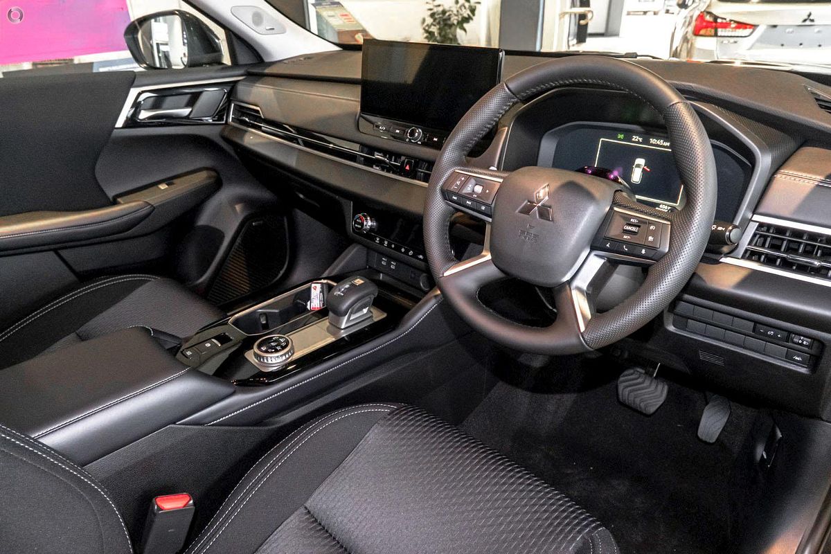 2025 Mitsubishi Outlander LS ZM