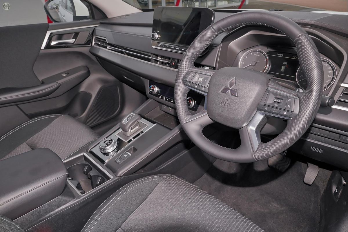 2025 Mitsubishi Outlander LS ZM