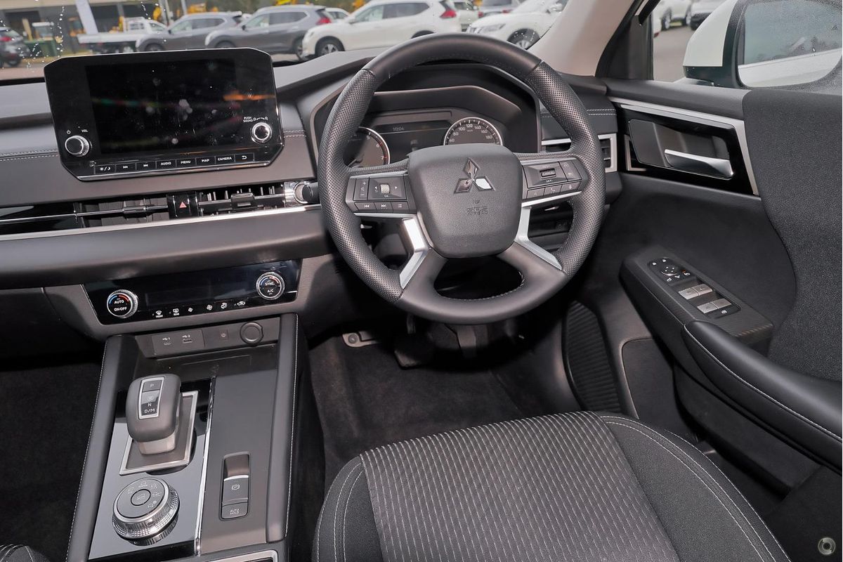 2025 Mitsubishi Outlander LS ZM