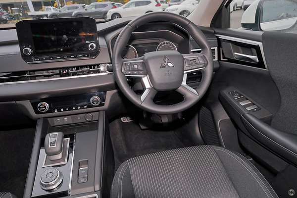 2025 Mitsubishi Outlander LS ZM