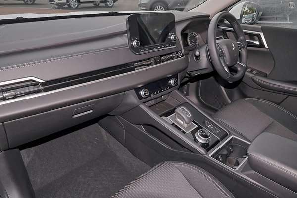 2025 Mitsubishi Outlander LS ZM