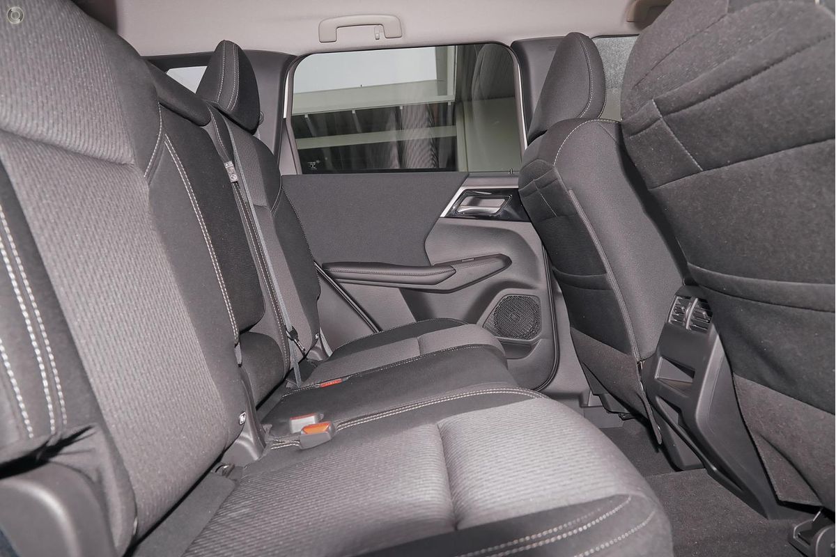 2025 Mitsubishi Outlander LS ZM