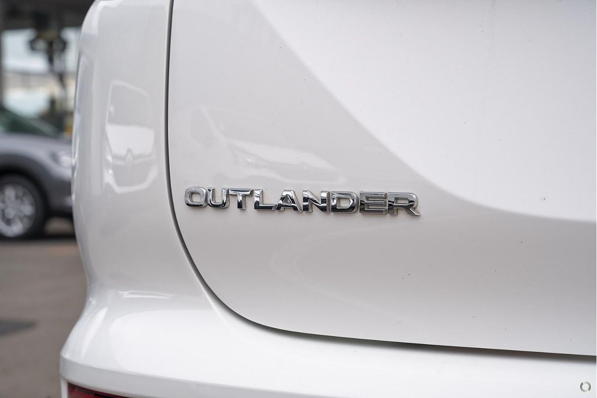 2025 Mitsubishi Outlander LS ZM
