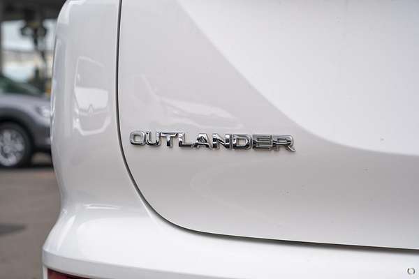 2025 Mitsubishi Outlander LS ZM
