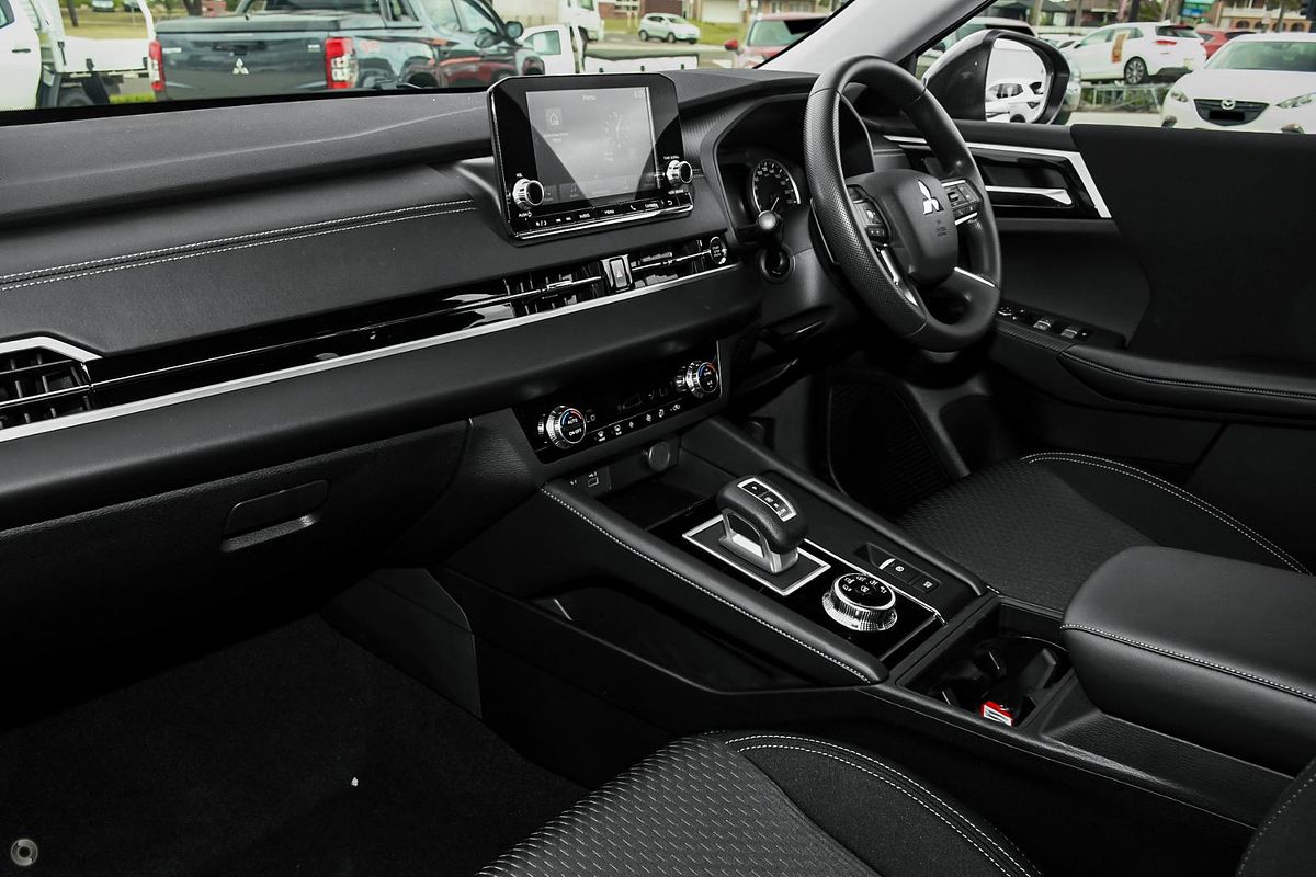 2025 Mitsubishi Outlander ES ZM