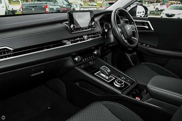 2025 Mitsubishi Outlander ES ZM