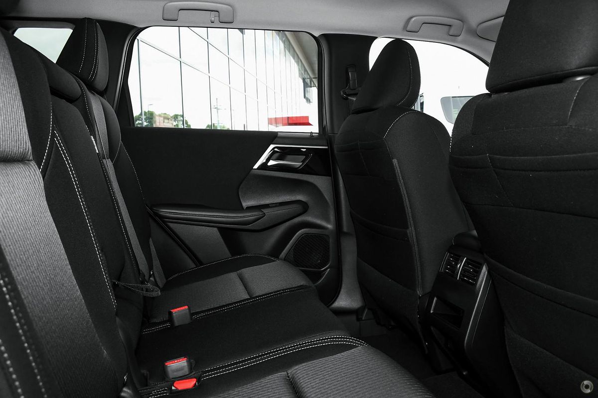 2025 Mitsubishi Outlander ES ZM