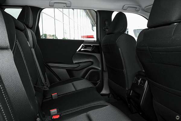 2025 Mitsubishi Outlander ES ZM