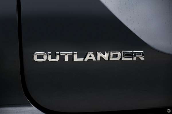 2025 Mitsubishi Outlander ES ZM