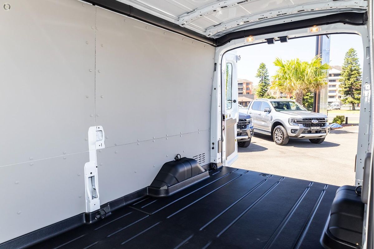 2023 Ford E-Transit 420L VO Mid Roof