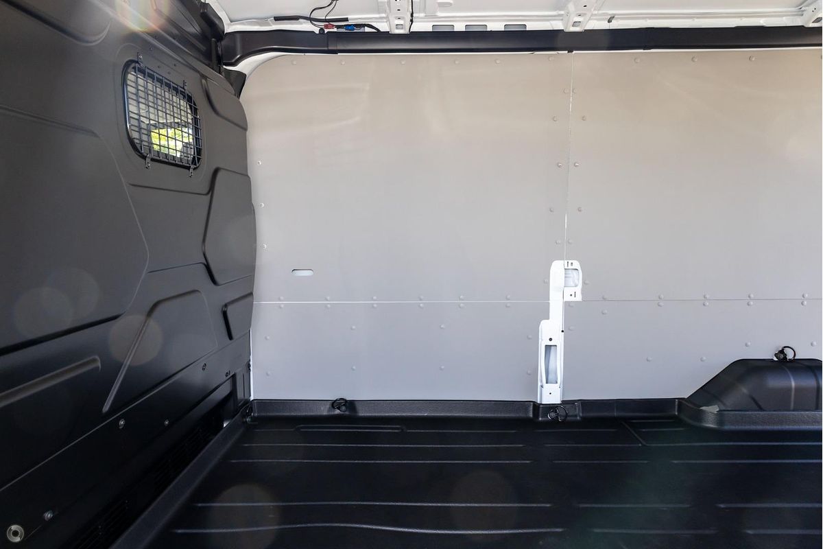 2023 Ford E-Transit 420L VO Mid Roof