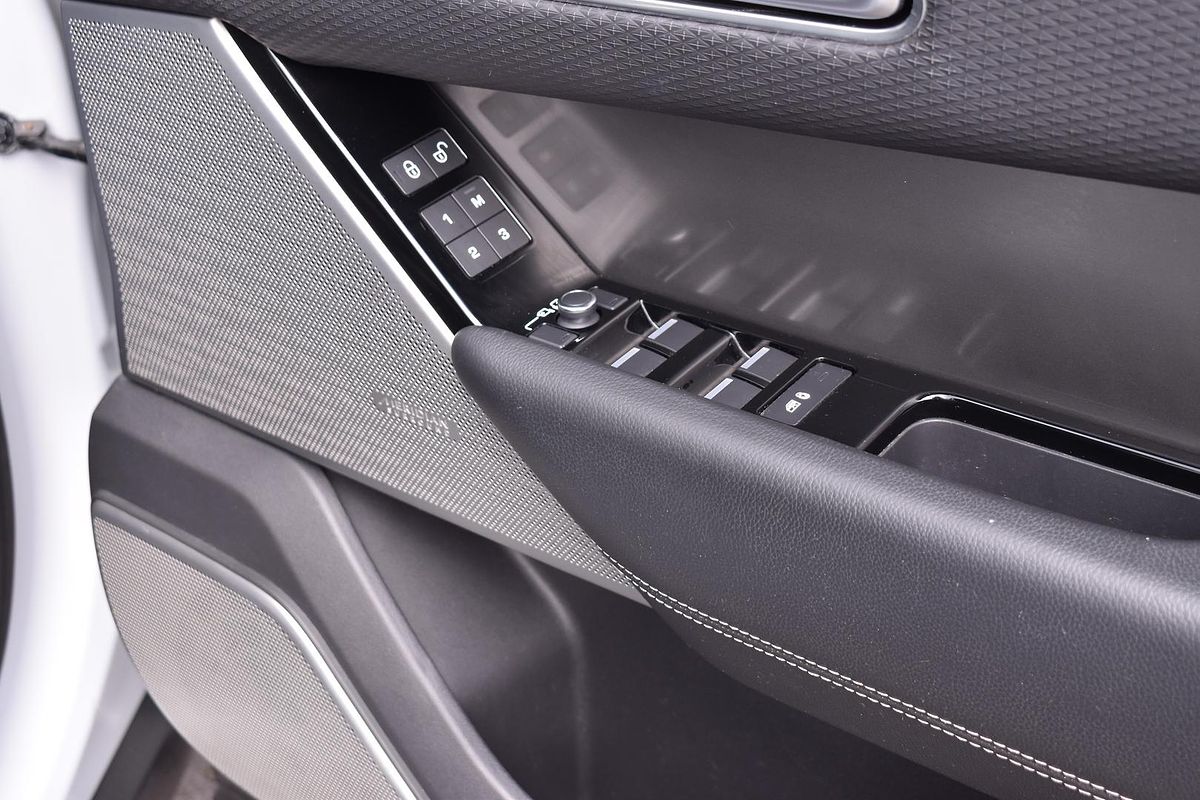 2019 Land Rover Range Rover Velar D240 SE L560