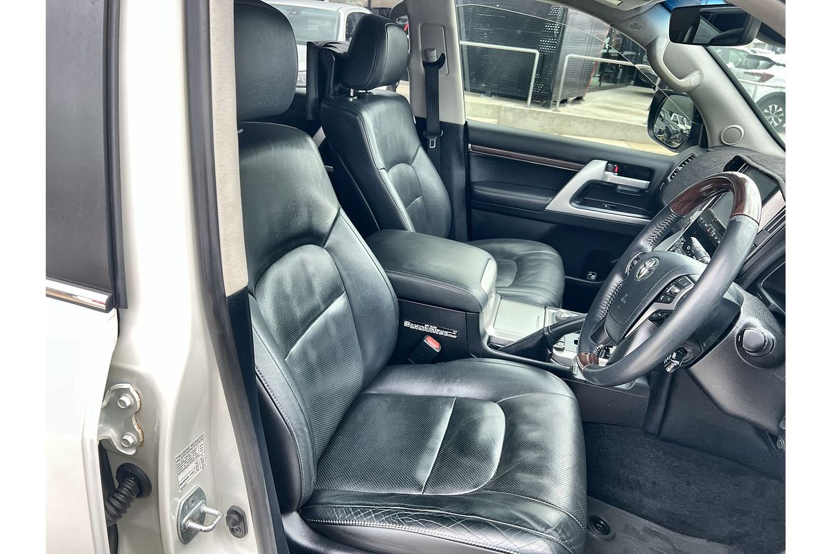 2017 Toyota Landcruiser Sahara VDJ200R