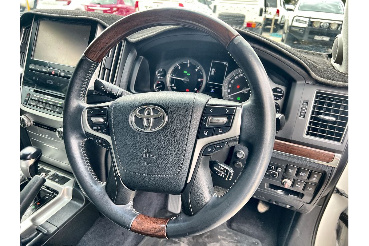 2017 Toyota Landcruiser Sahara VDJ200R