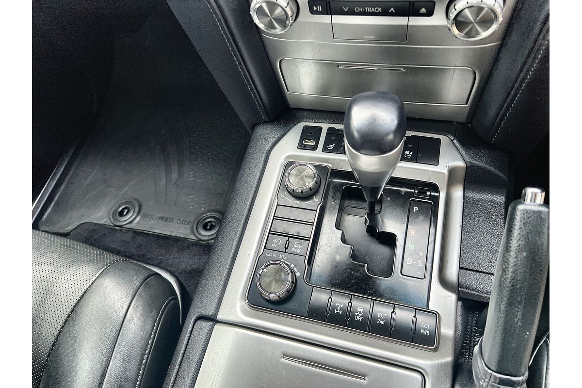 2017 Toyota Landcruiser Sahara VDJ200R