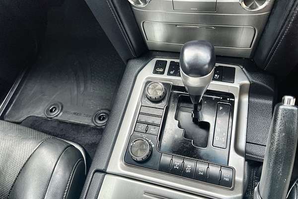 2017 Toyota Landcruiser Sahara VDJ200R