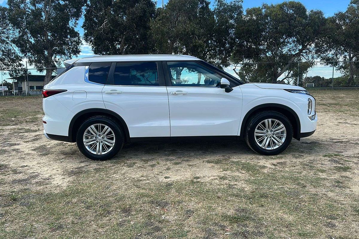 2022 Mitsubishi Outlander LS ZM
