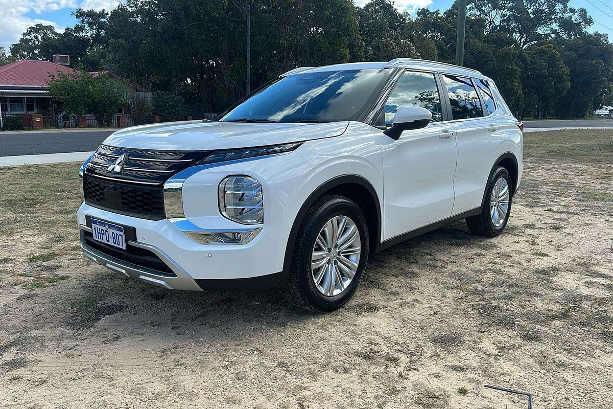 2022 Mitsubishi Outlander LS ZM