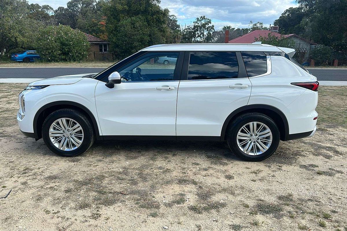 2022 Mitsubishi Outlander LS ZM