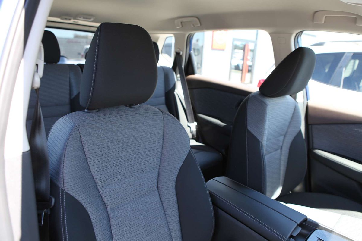 2025 Nissan X-TRAIL ST T33