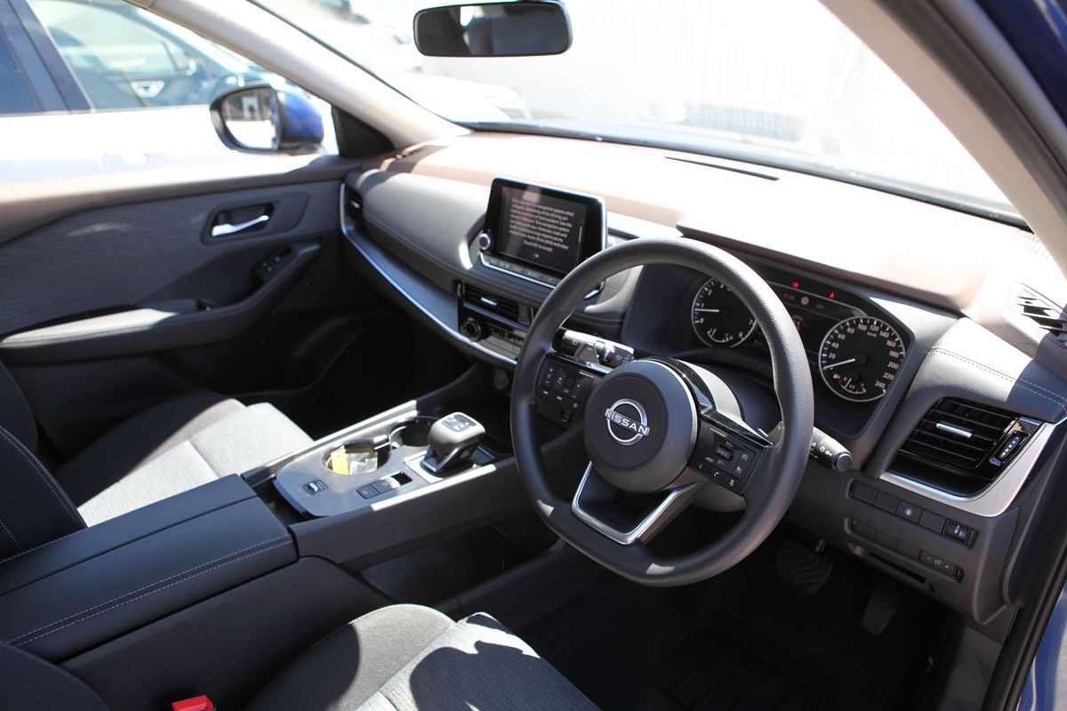 2025 Nissan X-TRAIL ST T33