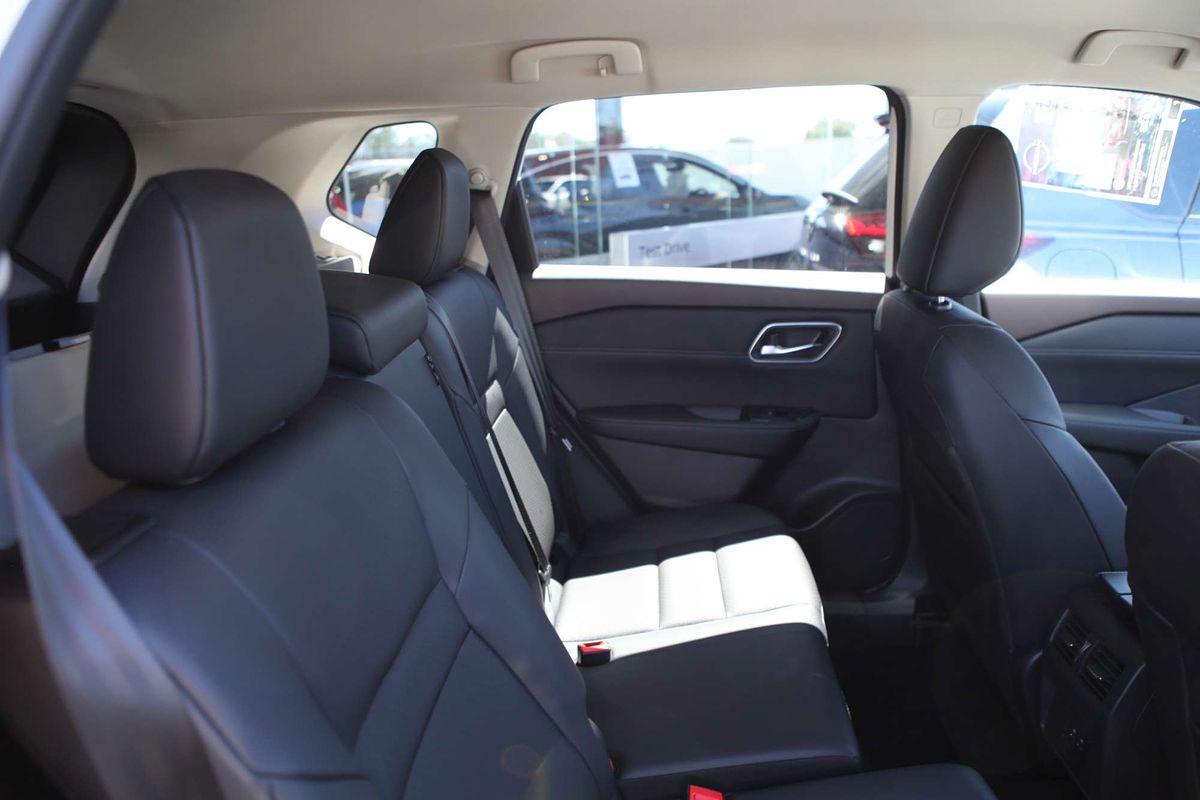 2025 Nissan X-TRAIL ST-L T33