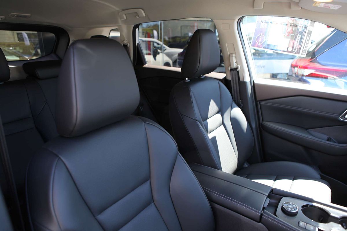 2025 Nissan X-TRAIL ST-L T33