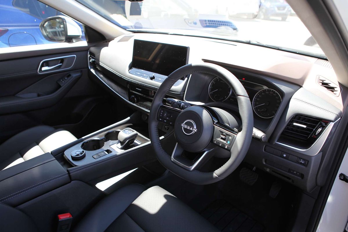 2025 Nissan X-TRAIL ST-L T33