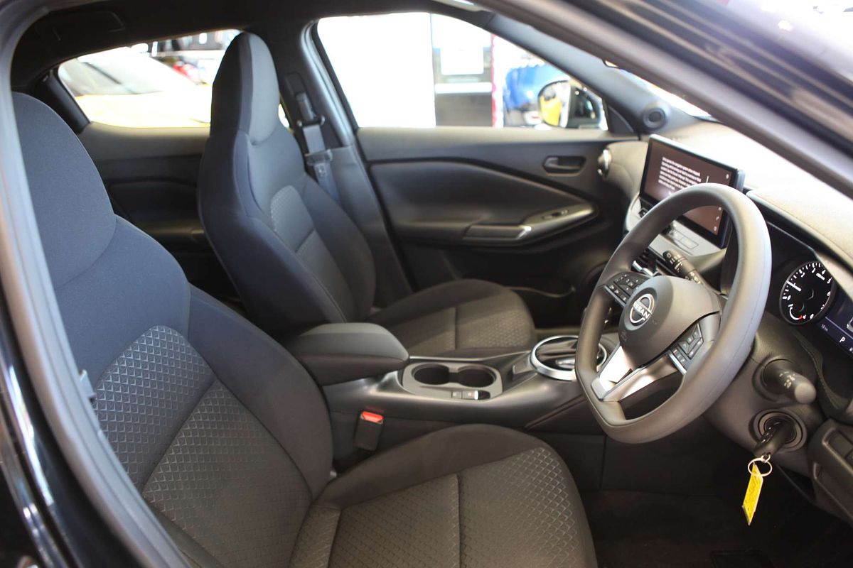 2025 Nissan JUKE ST+ F16