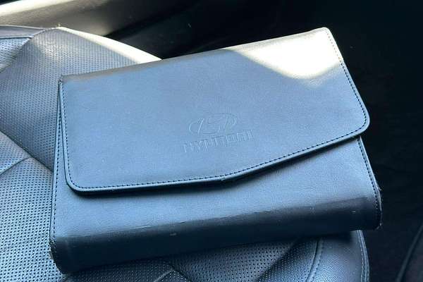 2016 Hyundai Genesis  DH