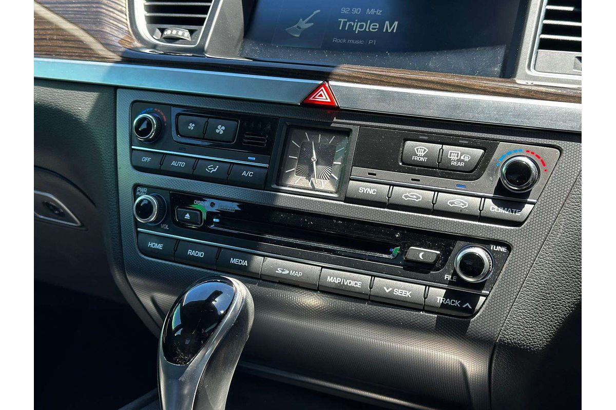 2016 Hyundai Genesis  DH