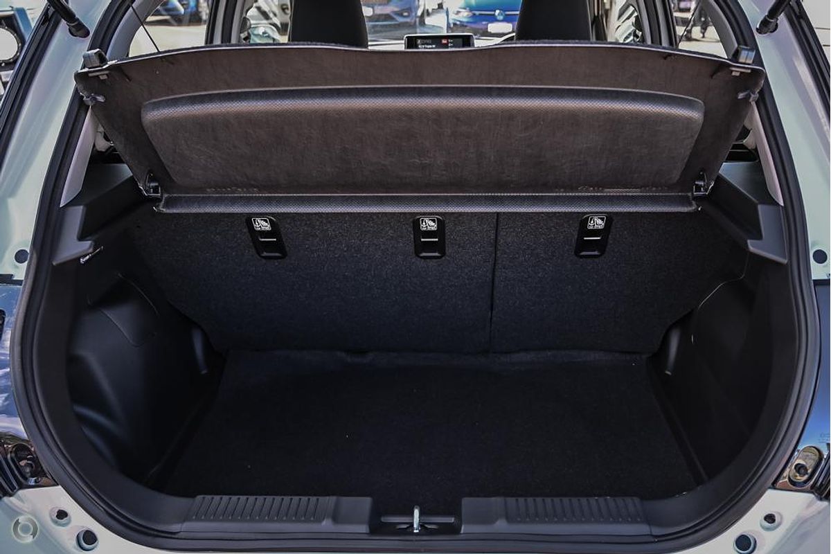 2025 Suzuki Swift Hybrid UZ