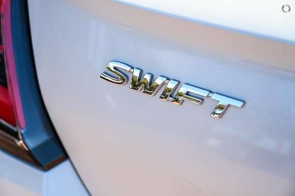 2025 Suzuki Swift Hybrid UZ