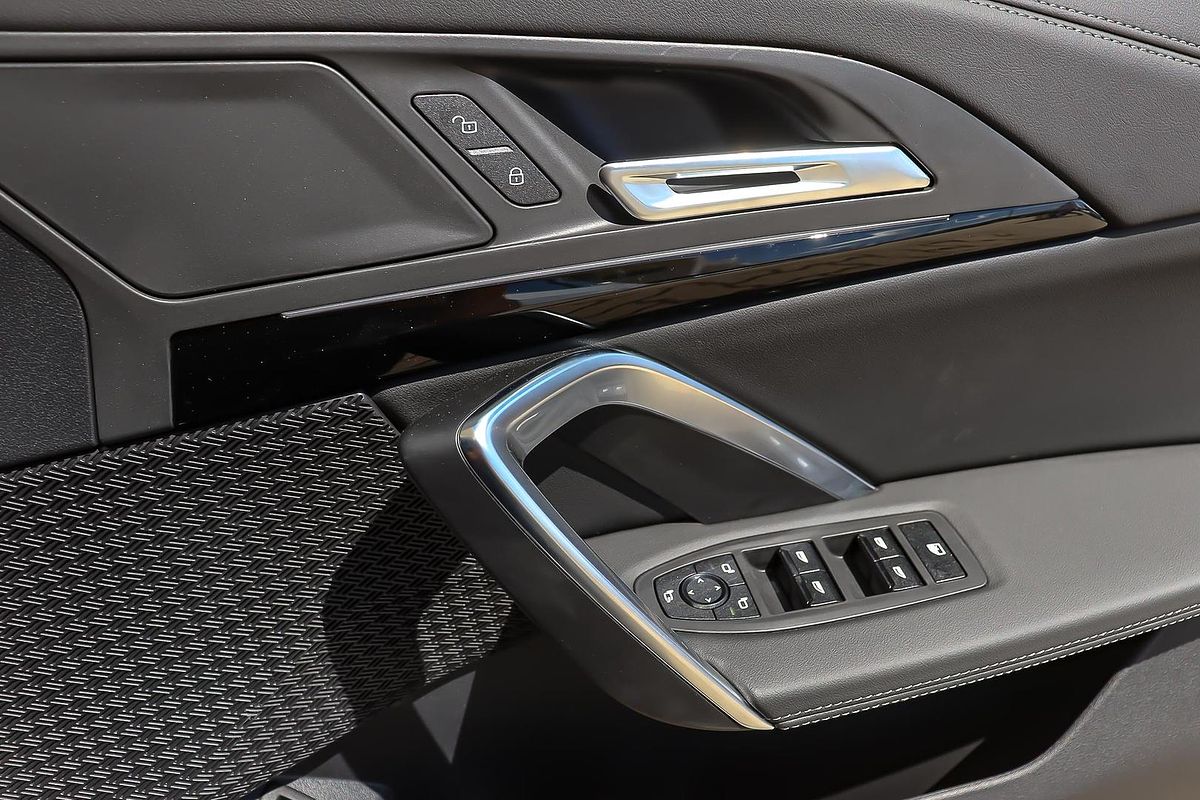 2025 BMW X1 sDrive18i U11