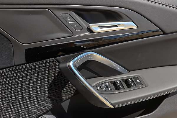 2025 BMW X1 sDrive18i U11