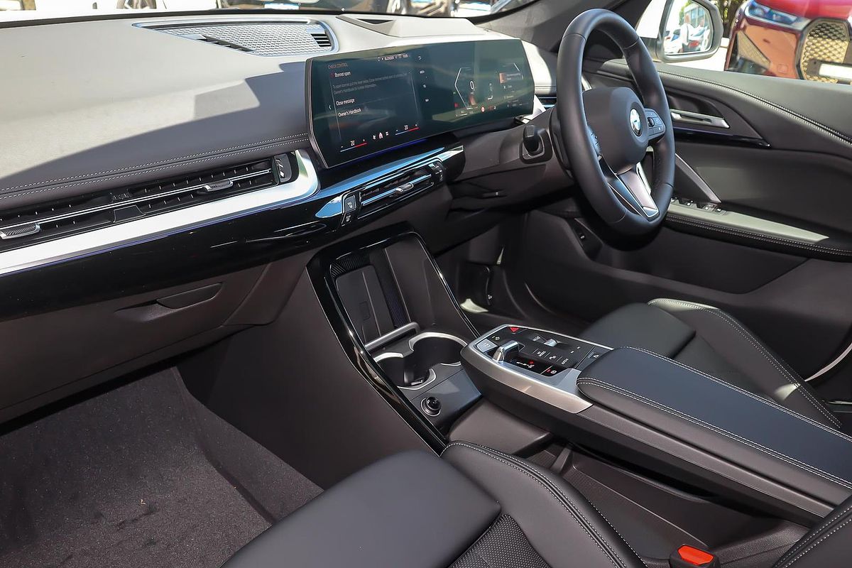 2025 BMW X1 sDrive18i U11