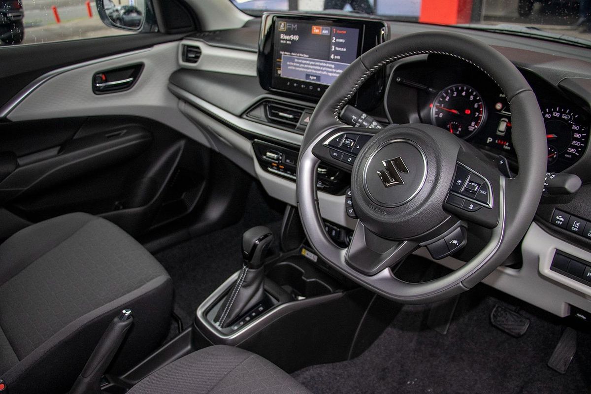 2025 Suzuki Swift Hybrid GLX UZ