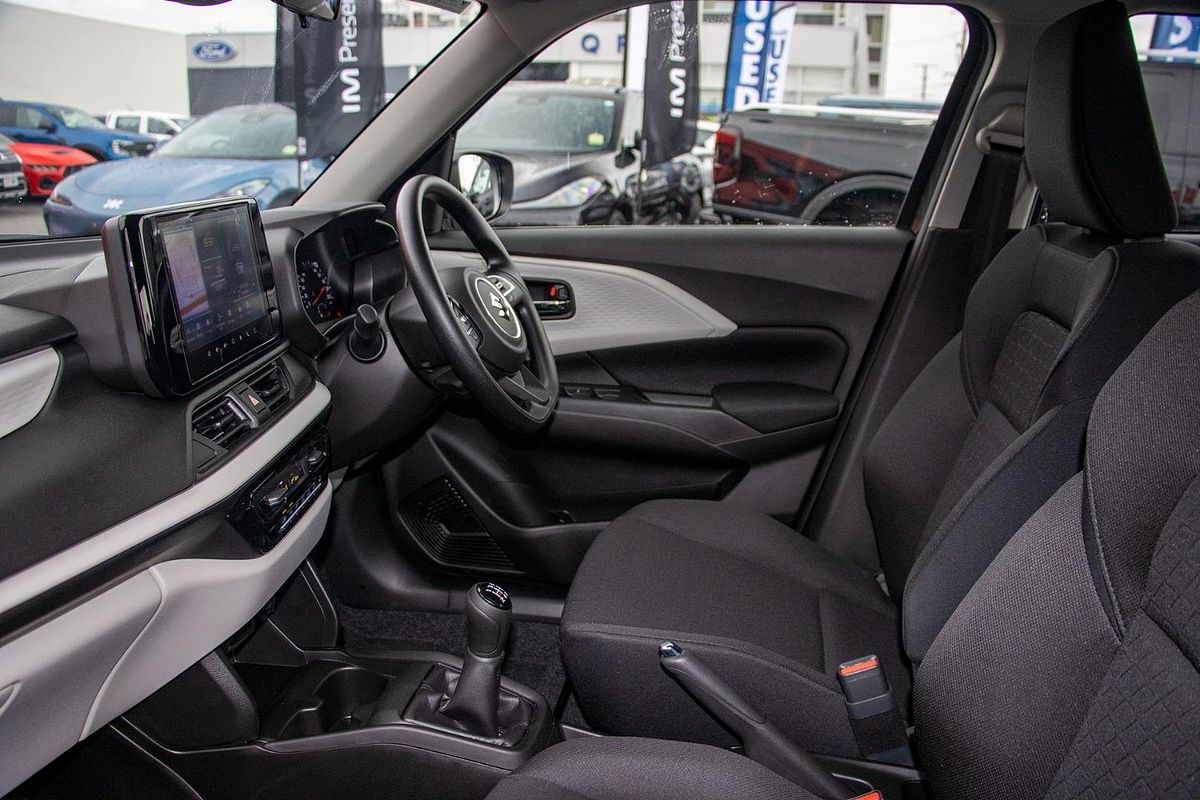 2025 Suzuki Swift Hybrid UZ