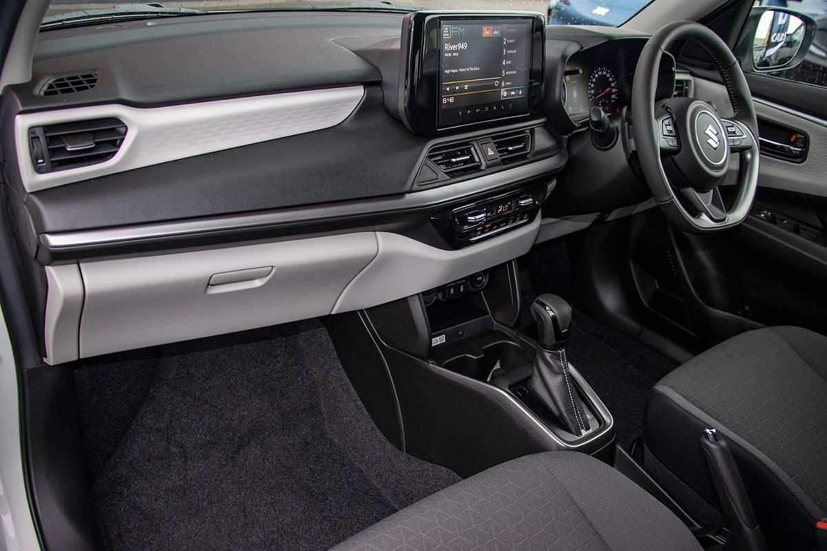 2025 Suzuki Swift Hybrid GLX UZ